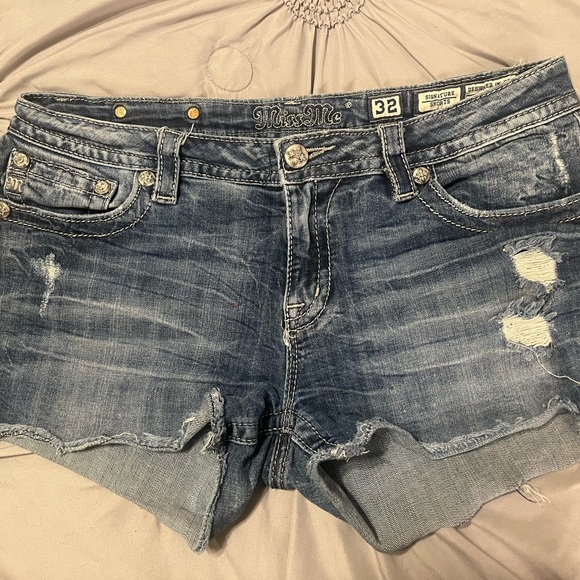 COPY - Miss Me Signature shorts - Picture 2 of 8